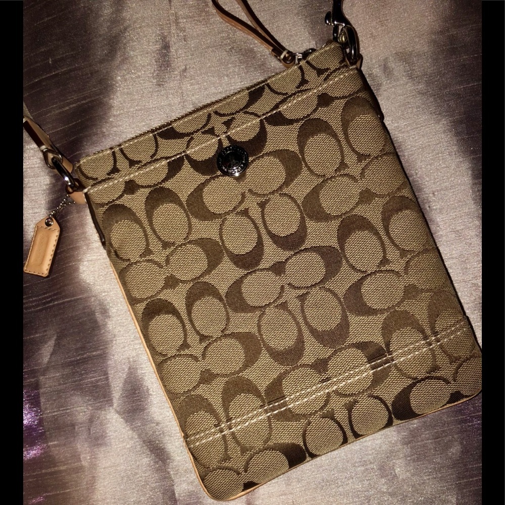 💖SOLD💖 Coach crossbody purse, EUC!!